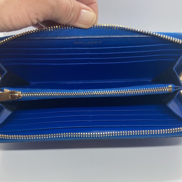 Yves Saint Laurent Rive Gauche Blue Leather Zip Around Wallet - Picture 5 of 12